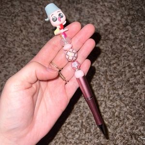 Doorable pen